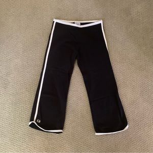 Low Rise Leggings - Capri Length- Loose leg Fit - White Binding - Super Comfy!